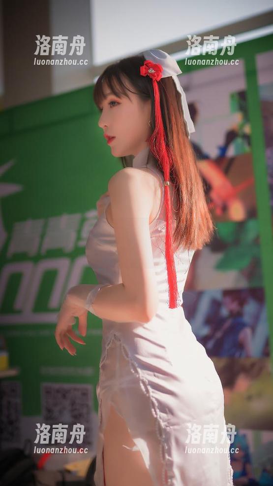 Bomi(普美)丝袜写真全集：一场关于丝袜与美的视觉盛宴