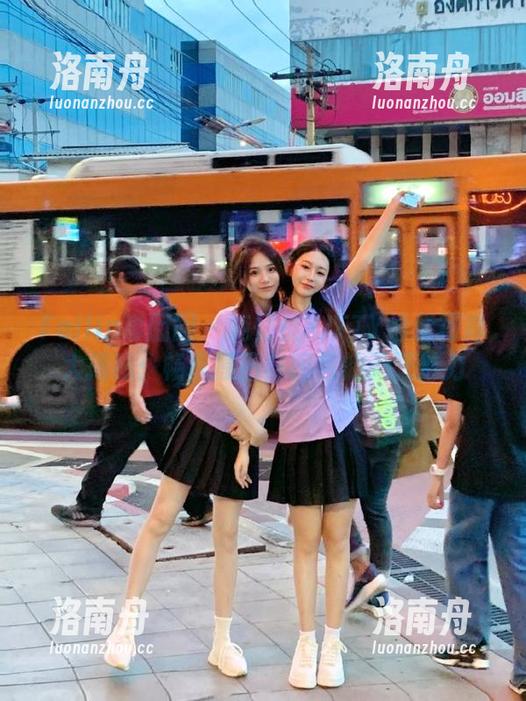 Feilin嗲囡囡 - 施忆佳KITTY泳装写真大揭秘：畅享原图与图包的无限魅力