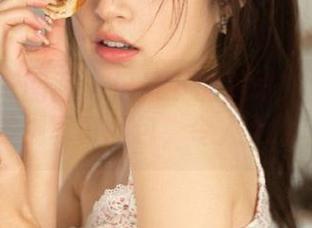 Feilin嗲囡囡 – 记录下的美好！潘琳琳ber的美脚写真图包，令人无比向往！