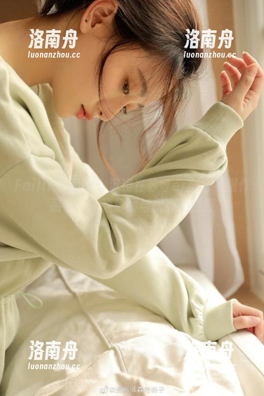 Feilin嗲囡囡 - 沉浸在苏可er全套礼服作品中，体验华丽与优雅的碰撞