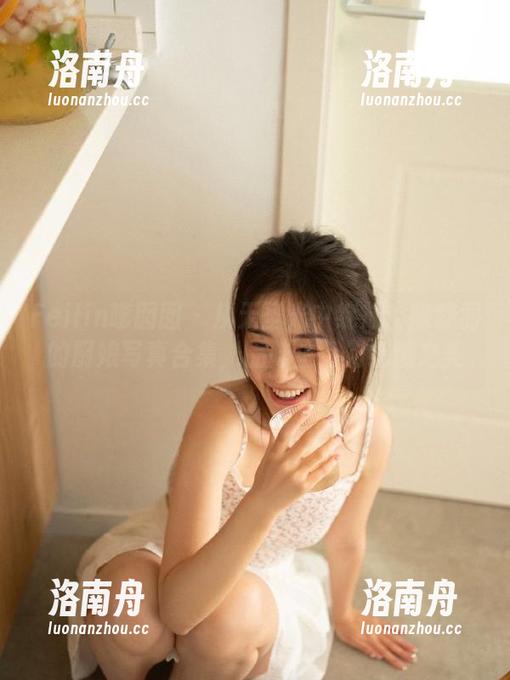 Feilin嗲囡囡-陈舒羽 Feilin嗲囡囡 - 从无圣光中绽放:陈舒羽的厨娘写真合集,品味生活的细腻之美