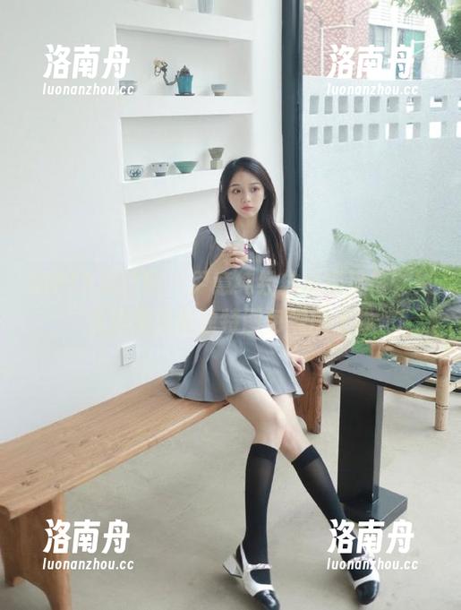 GIRLT果团网-尹意纯 GIRLT果团网 - 尹意纯经典吊带风格,绝美原图搭配独特图包震撼上线