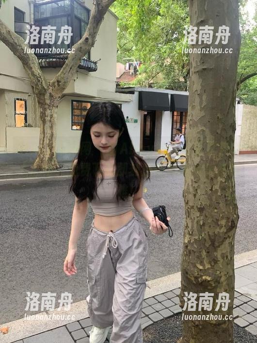 GIRLT果团网-甜Abby GIRLT果团网 - 甜Abby的浴室写真集令人心动,免费下载即刻感受她的甜美与优雅!