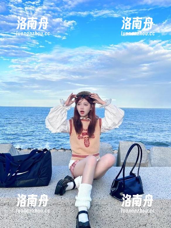 GIRLT果团网-黄歆苑 GIRLT果团网 - 黄歆苑最新图册大揭秘,看看她是如何在旅拍中找到最佳风格的!