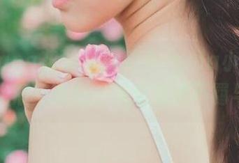 HuaYang花漾 – 探索Angela小热巴的无圣光浴室图包，发现她的不羁与优雅