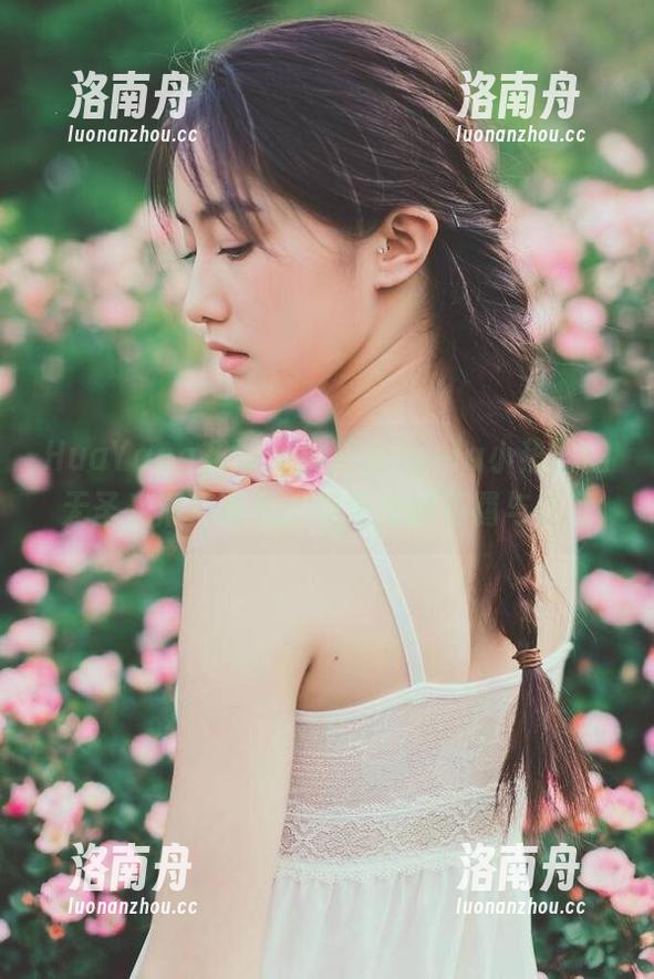 HuaYang花漾-Angela小热巴 HuaYang花漾 - 探索Angela小热巴的无圣光浴室图包,发现她的不羁与优雅