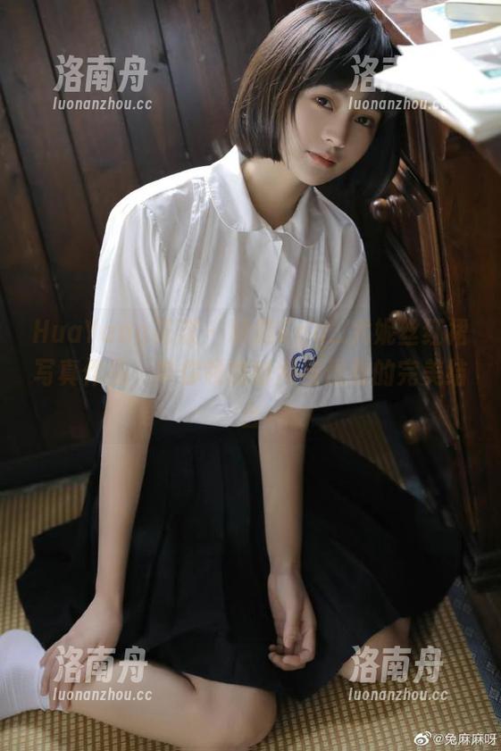 HuaYang花漾-Egg_尤妮丝 HuaYang花漾 - 精选Egg_尤妮丝红裙写真作品,带你领略时尚与优雅的完美结合