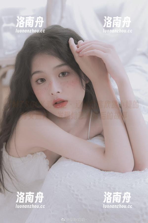 IMZSOCK爱美足-小婕 IMZSOCK爱美足 - 通过图库欣赏小婕的修女照片,发现她艺术背后的故事