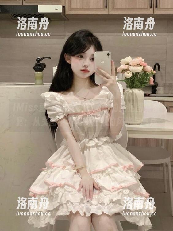 IMiss爱蜜社-艾米Amy IMiss爱蜜社 - 艾米Amy的美足图集盛宴:从美图中发现她独特的风格与气质