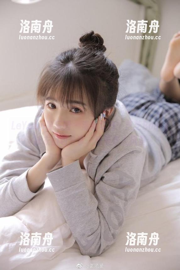 LeYuan星乐园-芝芝Booty LeYuan星乐园 - 清新夏日:芝芝Booty泳衣图包分享,感受迷人风景