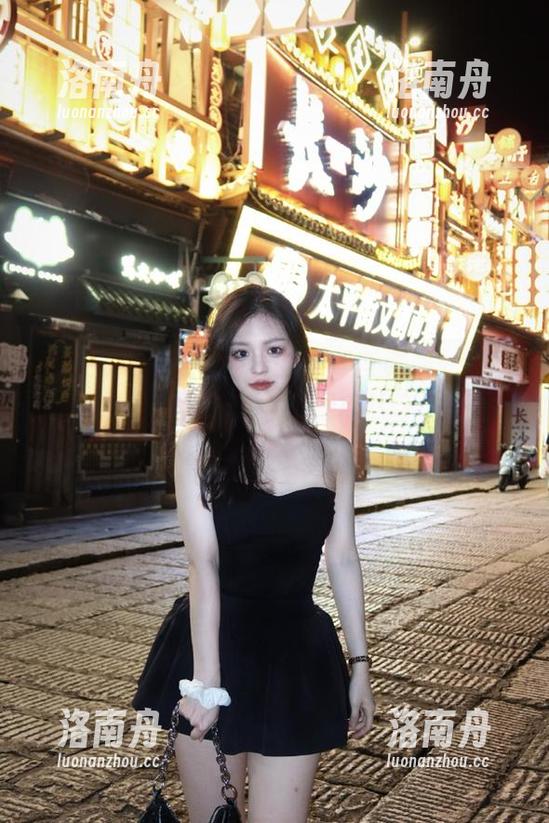 MFStar模范学院-李颖煊baby MFStar模范学院 - 探索唯美瞬间:李颖煊baby白色套图合集捕捉自然与优雅完美融合