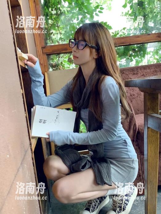 MiStar魅妍社-兜豆靓Youlina MiStar魅妍社 - 兜豆靓Youlina森系棉袜写真,带你欣赏原图中的细腻魅力