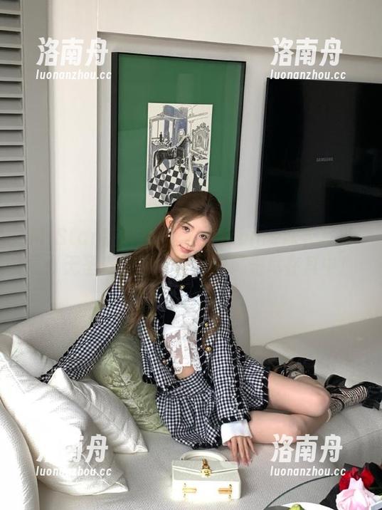MiStar魅妍社-鲍妮boonie MiStar魅妍社 - 鲍妮boonie泳衣写真展:无圣光图包,夏日好风光尽在其中!