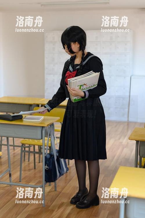 PAKI草莓酱 PAKI草莓酱班长全套写真原图,甜到心坎里的可爱表现!