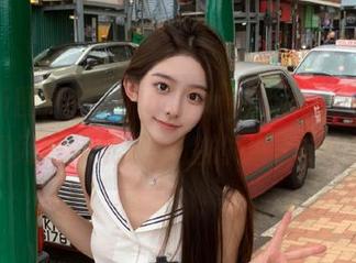 在最新图库中，PuyPuyChan的温柔写真闪耀，展现女性的优雅与柔美