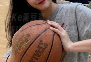 QingDouKe青豆客 – 白裙飘飘，绮里嘉的写真更新让你领略浪漫之美，错过可惜！