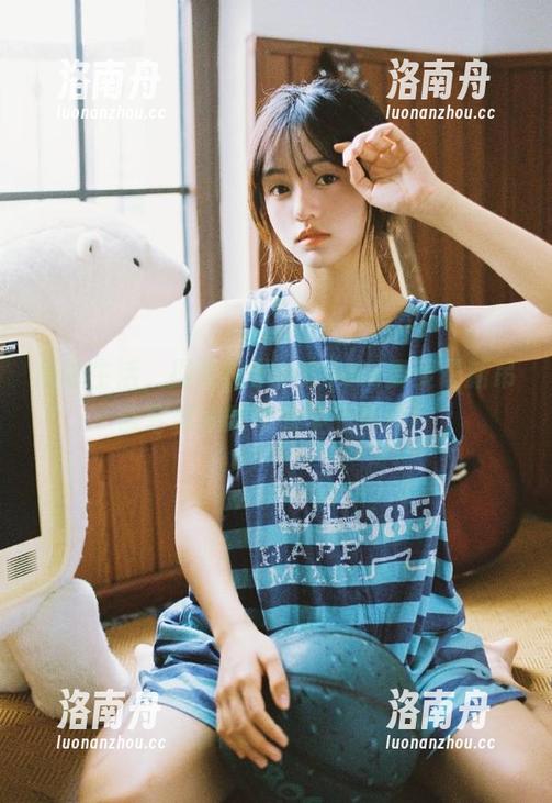 Seele麦麦 品味生活,探索美学:Seele麦麦最新吊带写真集带来的全新体验!