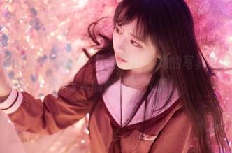 与Shika小鹿鹿女神一起在线畅游她的写真天地，领略最动人的瞬间与气质！