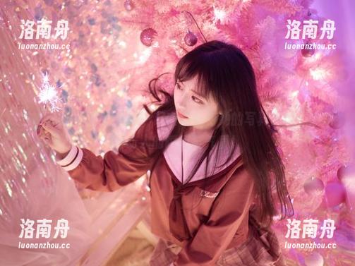 与Shika小鹿鹿女神一起在线畅游她的写真天地，领略最动人的瞬间与气质！