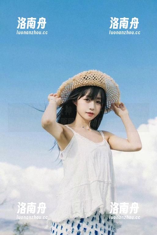 TouTiao头条女神-美纳子 TouTiao头条女神 - 美纳子让浴室焕发魅力:细腻原图与灵动图片展现