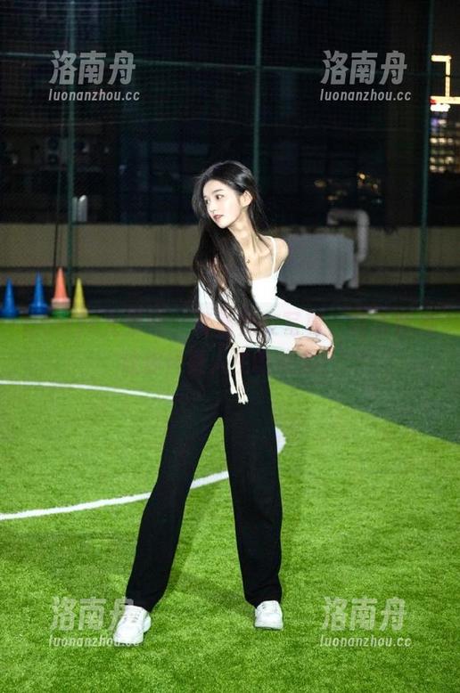 UGirls尤果网-佟蔓 UGirls尤果网 - 佟蔓女友写真,高清照片让你怀疑人生的绝美!