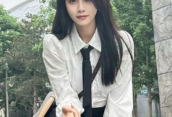 UGirls尤果网 – 两种风格的碰撞：佟蔓裤里丝全套写真图片欣赏