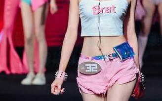 UGirls尤果网 – 从“孟狐狸”私房美图看棉袜的无穷魅力