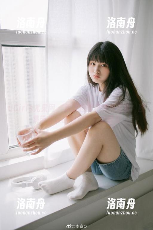 UGirls尤果网-孟狐狸 UGirls尤果网 - 孟狐狸美足风采合集:图集带你领略极致的性感魅力
