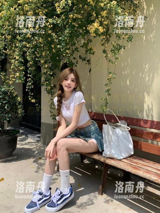 UGirls尤果网-张多多 UGirls尤果网 - 张多多裸足写真资源大公开:图包展现自然之美,尽享清新气息!