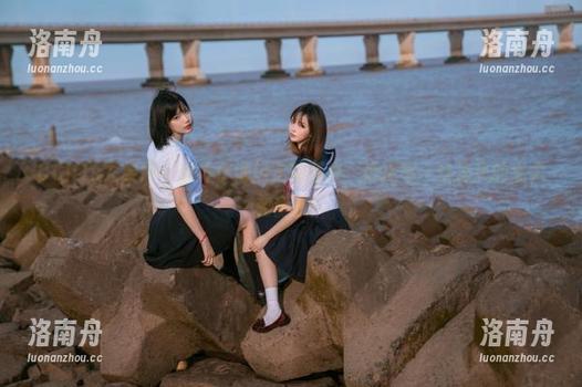 UGirls尤果网-徐梓伊 UGirls尤果网 - 徐梓伊海边定制写真,捕捉每一丝海风的温柔和甜蜜!