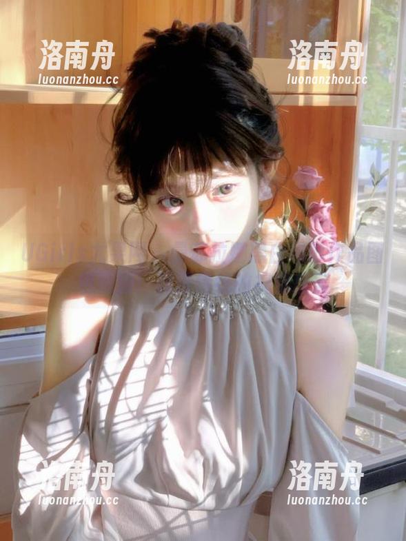 UGirls尤果网-曼苏拉娜 UGirls尤果网 - 曼苏拉娜黑白摄影作品图包资源:颠覆传统的视觉盛宴