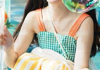 UGirls尤果网 – 看！温鈊怡如何用定制旗袍图集唤醒你内心的“旗”袍情结！