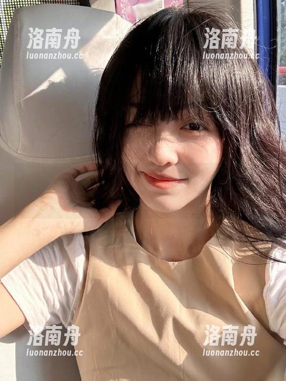 UGirls尤果网-王轶玲 UGirls尤果网 - 王轶玲呈现圣诞季节,带你领略她的精美套图与动人作品