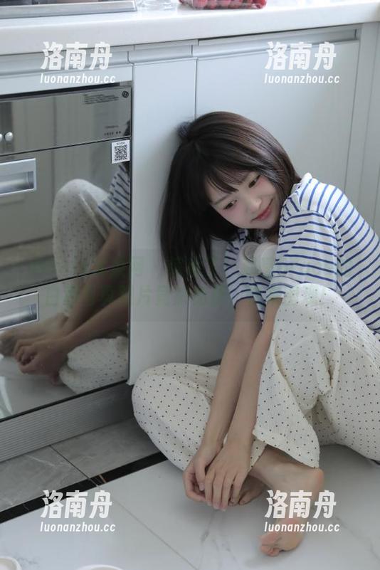 UGirls尤果网-郝晴Grace UGirls尤果网 - 惊呆了!郝晴Grace的白色写真照片竟然免费,快来围观!