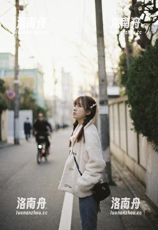 UGirls尤果网-郭婉祈 UGirls尤果网 - 郭婉祈的牛仔裤之旅:写真分享,让我和裤子一起自嘲吧!