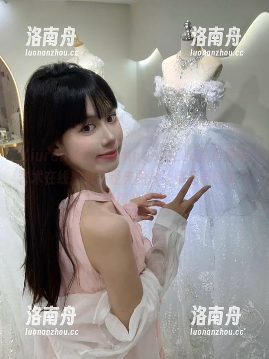 Xiuren秀人网-AngelaLee李玲 Xiuren秀人网 - AngelaLee李玲睡衣艺术在线播放,经典图片让你感受时尚与舒适的交融
