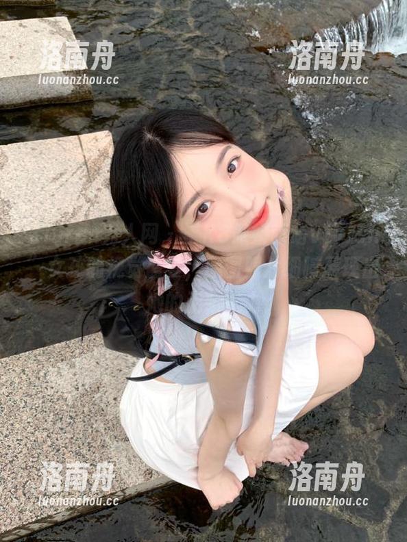 Xiuren秀人网-K8傲娇萌萌Vivian Xiuren秀人网 - “K8傲娇萌萌Vivian”女孩的视觉盛宴,原图照片细腻展现出她的无限魅力