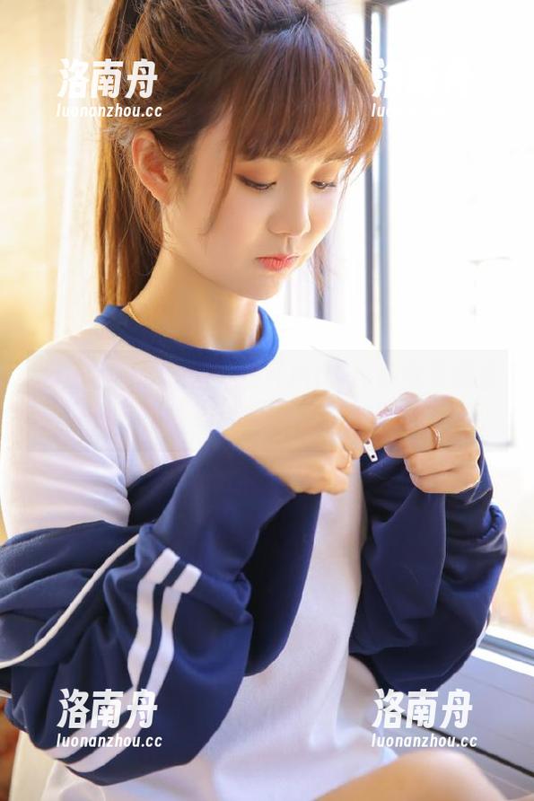 Xiuren秀人网-MOON嘉依 Xiuren秀人网 - 揭开MOON嘉依美脚全集的神秘面纱,原图尽显其风情万种