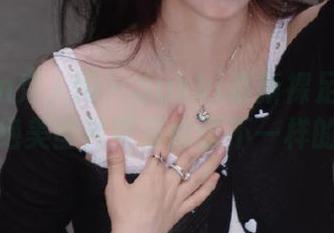 Xiuren秀人网 – Sukki最新裸足写真合集，绝美图片带你体验不一样的魅力