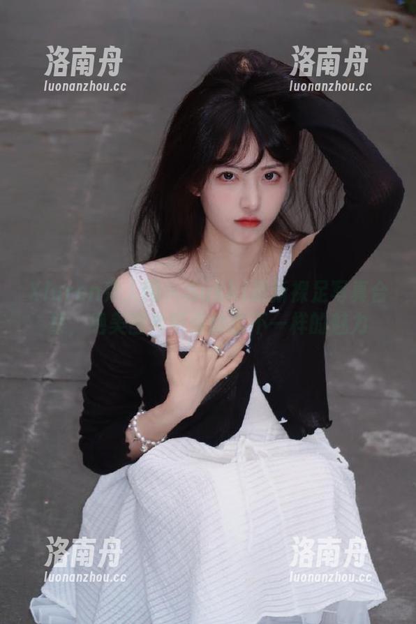 Xiuren秀人网-Sukki Xiuren秀人网 - Sukki最新裸足写真合集,绝美图片带你体验不一样的魅力