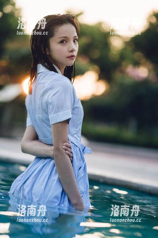 Xiuren秀人网-乔伊joy Xiuren秀人网 - 福利图集呈现:乔伊joy长腿的迷人瞬间,满满的时尚气息