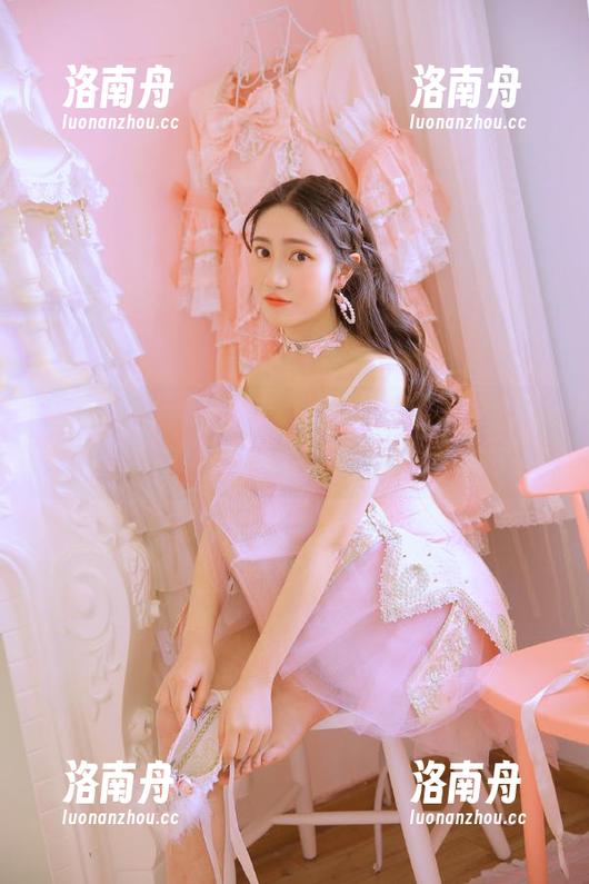 Xiuren秀人网-娜娜子呀 Xiuren秀人网 - 跟随娜娜子呀,探秘她内衣写真中的优雅魅力高清图片原图
