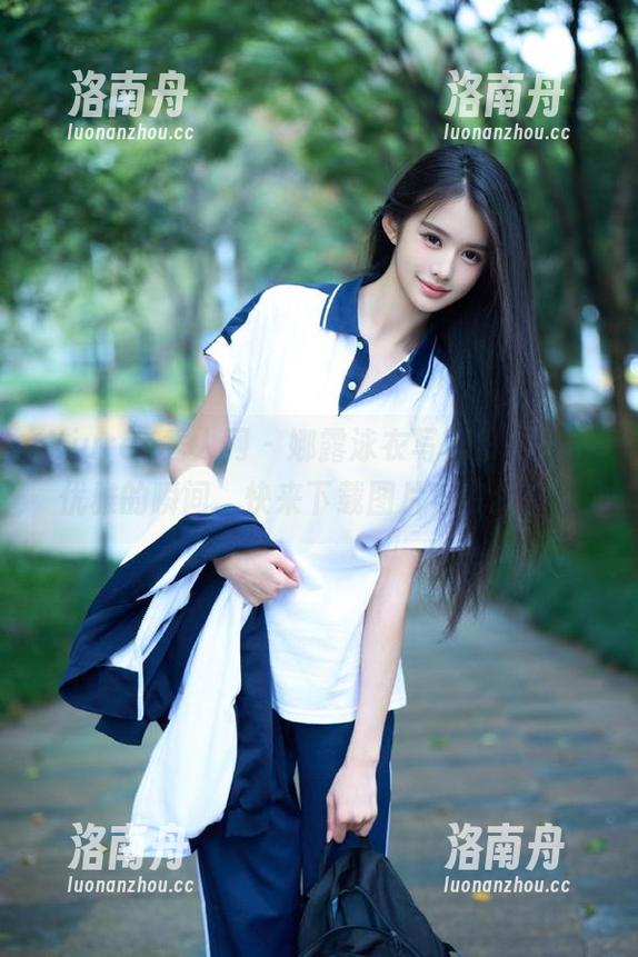 Xiuren秀人网-娜露 Xiuren秀人网 - 娜露泳衣写真集,清新优雅的瞬间,快来下载图片与我分享!