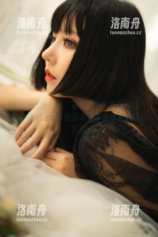 Xiuren秀人网-容容容Alice Xiuren秀人网 - 运动精神与美的融合:容容容Alice体操服高清写真作品的精彩瞬间