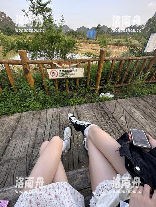 Xiuren秀人网-戴允祺 Xiuren秀人网 - 戴允祺红裙写真:无圣光打造自然韵味,沉浸于优雅之中