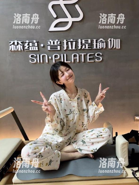 Xiuren秀人网-戴允祺 Xiuren秀人网 - 让视线停留在戴允祺美腿写真图包上,绝美瞬间分享