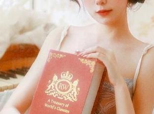 Xiuren秀人网 – 明日花桃桃定制美足作品，精湛技艺与绝美图片交相辉映