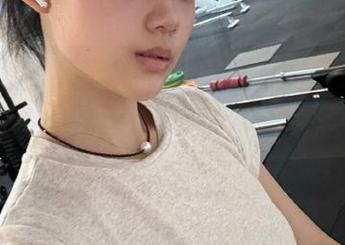 Xiuren秀人网 – 曦宝儿带来的校服写真分享，呈现青春活力与个性之美，祝你重燃心中梦想