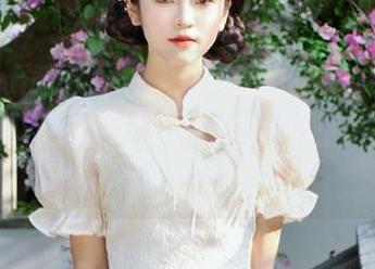 Xiuren秀人网 – 月夕Lily的办公室写真更新：让我们一起领略她的职业风采与生活态度！