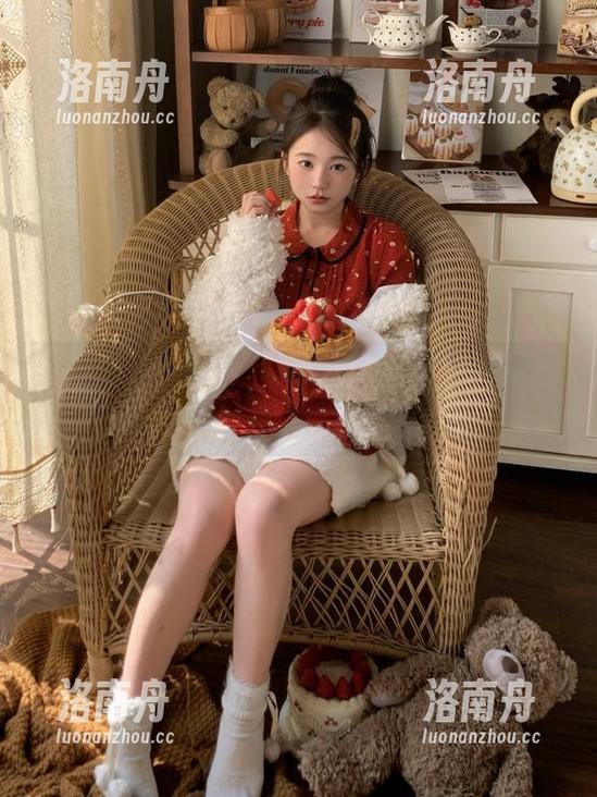 Xiuren秀人网 - 探索月野兔美妞的空姐风采：写真合集分享，感受不同魅力